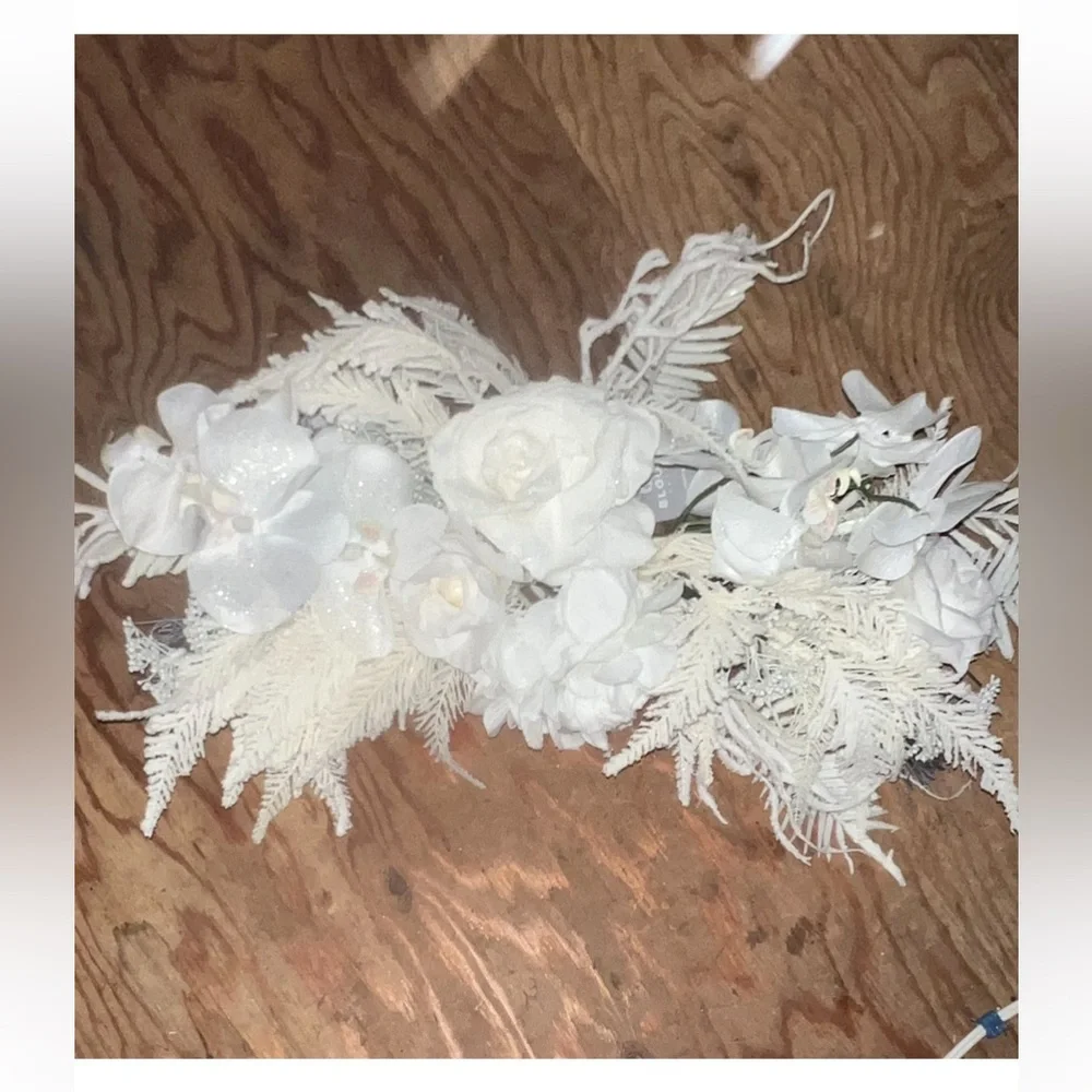 Christmas NEW white sparkly wreath curved